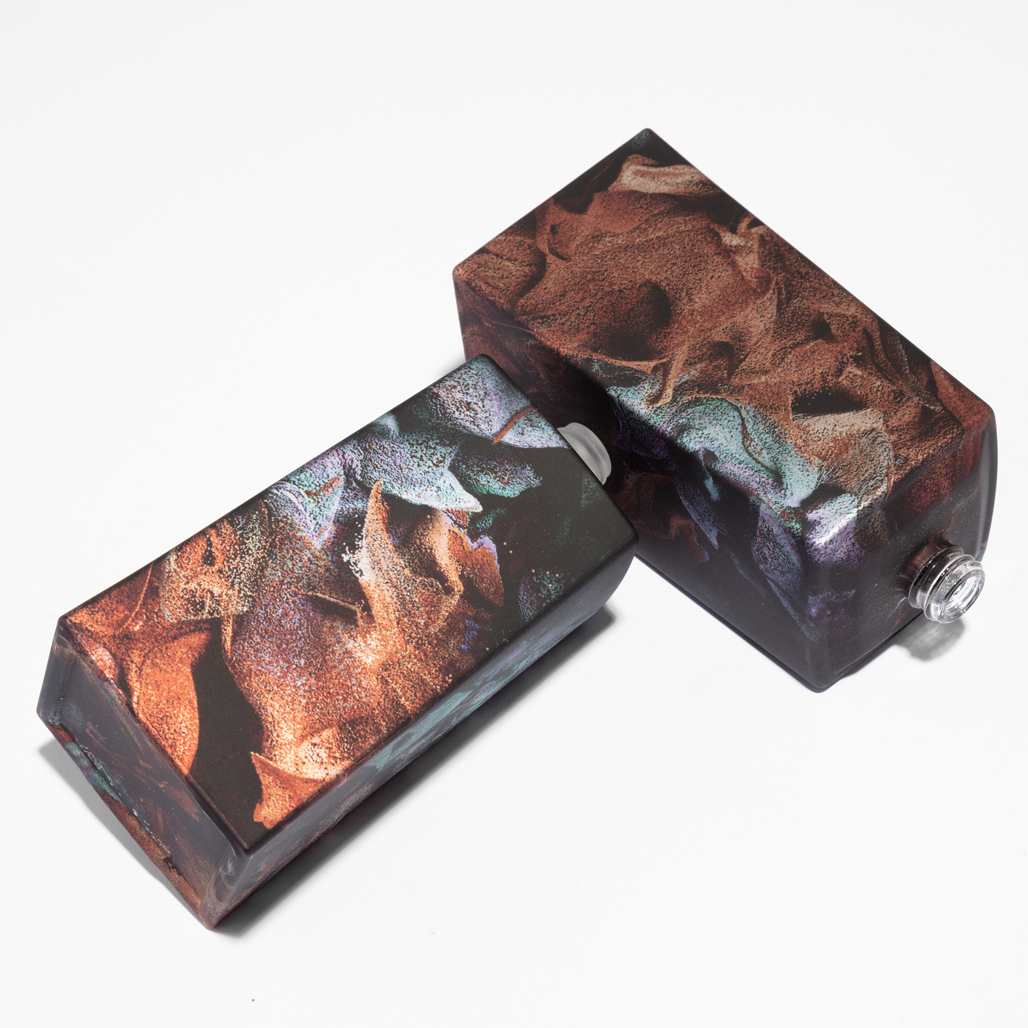 Bvlgari Le Gemme Tygar flacon detail — sublimation on glass and zamac